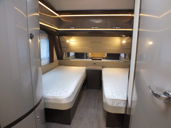 HOBBY Premium 560 UL bj.2018, ALDE, MOVER, VOORTENT, LEER - Afbeelding 9
