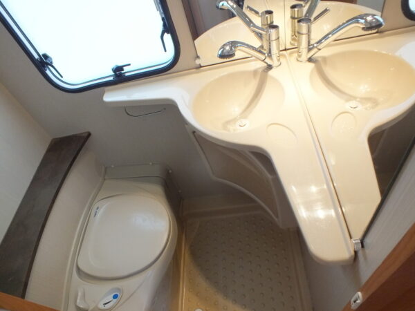 STERCKEMAN Evolution 450 CP bj.2013, QUEENSBED, ACCU, DOUCHE - Afbeelding 21
