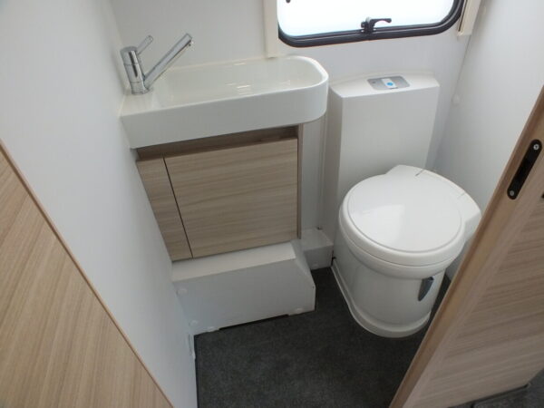 ADRIA Altea DART 622, bj.2021, met QUEENSBED, DOUCHECABINE en MOVER - Afbeelding 23