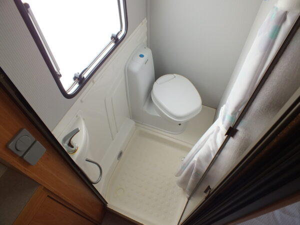 KNAUS Blue Line 450 bj.99, met ISABELLA VOORTENT en DOUCHE - Afbeelding 24