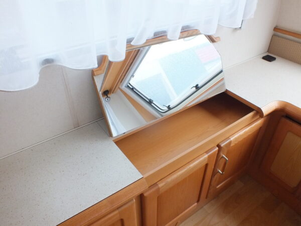 HOBBY Prestige 720 UMF, MODEL 2001, 5 SLAAPPLAATSEN - Afbeelding 14