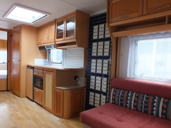 HOBBY Prestige 720 UMF, MODEL 2001, 5 SLAAPPLAATSEN - Afbeelding 19