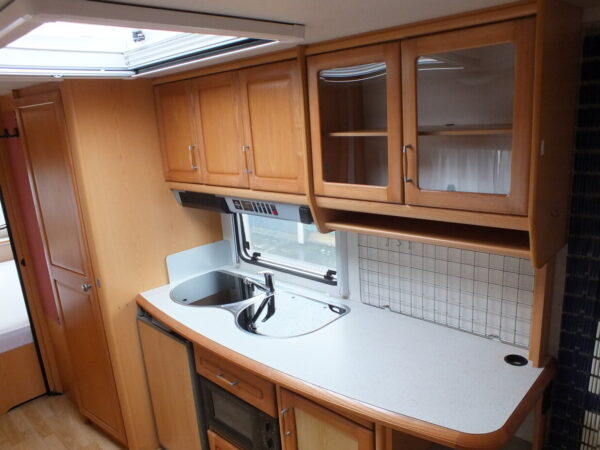 HOBBY Prestige 720 UMF, MODEL 2001, 5 SLAAPPLAATSEN - Afbeelding 20