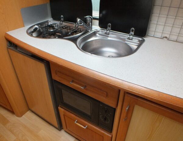 HOBBY Prestige 720 UMF, MODEL 2001, 5 SLAAPPLAATSEN - Afbeelding 22