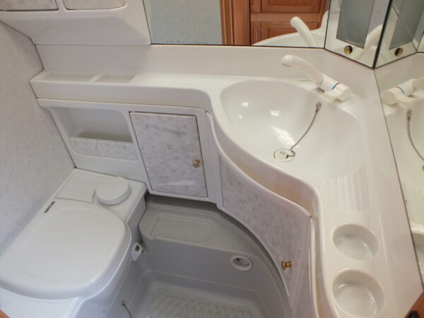 HOBBY Prestige 720 UMF, MODEL 2001, 5 SLAAPPLAATSEN - Afbeelding 25