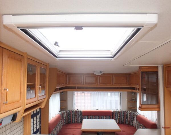 HOBBY Prestige 720 UMF, MODEL 2001, 5 SLAAPPLAATSEN - Afbeelding 27