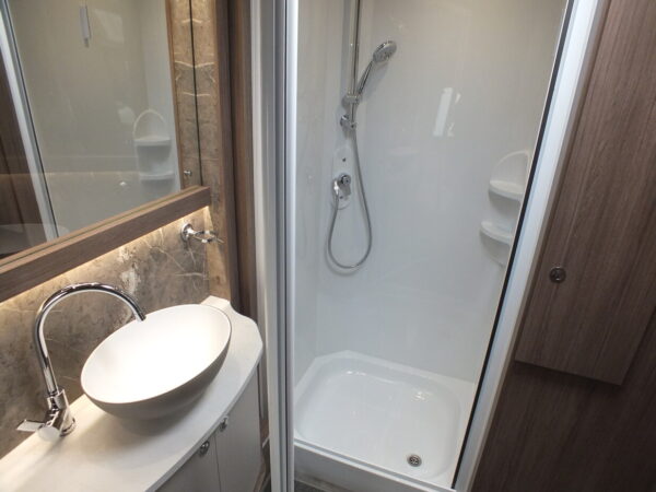 COACHMAN VIP 520 bj.2022, NIEUWSTAAT, ZONNEPANEEL, ALDE, DOUCHECABINE - Afbeelding 26
