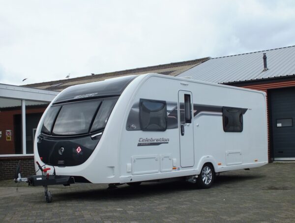 SWIFT Celebration bj.2021, MOVER, ZONNEPANEEL, VOORTENT