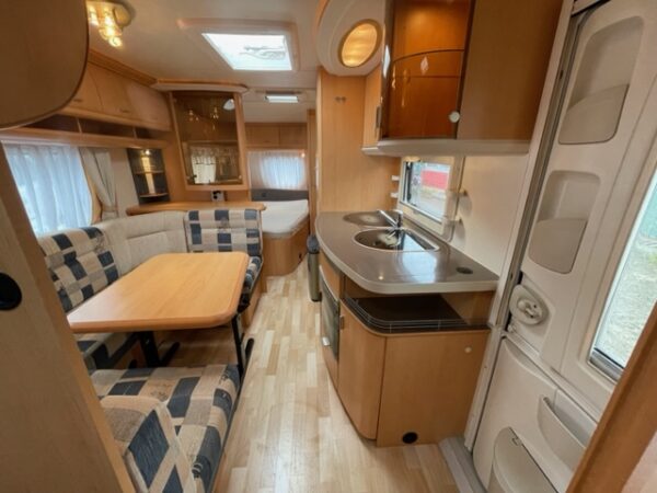 HOBBY De Luxe 560 KMFE bj.2007, 6 PERSOONS, met STAPELBED, VOORTENT - Afbeelding 4