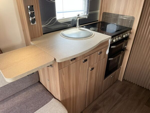 Swift Challenger 645 bj.2018 QUEENSBED,TANDEMASSER, DOUCHE - Afbeelding 34
