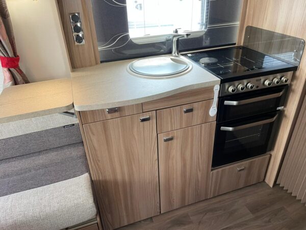 Swift Challenger 645 bj.2018 QUEENSBED,TANDEMASSER, DOUCHE - Afbeelding 33