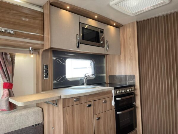 Swift Challenger 645 bj.2018 QUEENSBED,TANDEMASSER, DOUCHE - Afbeelding 32