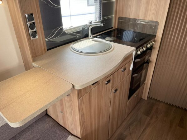 Swift Challenger 645 bj.2018 QUEENSBED,TANDEMASSER, DOUCHE - Afbeelding 31