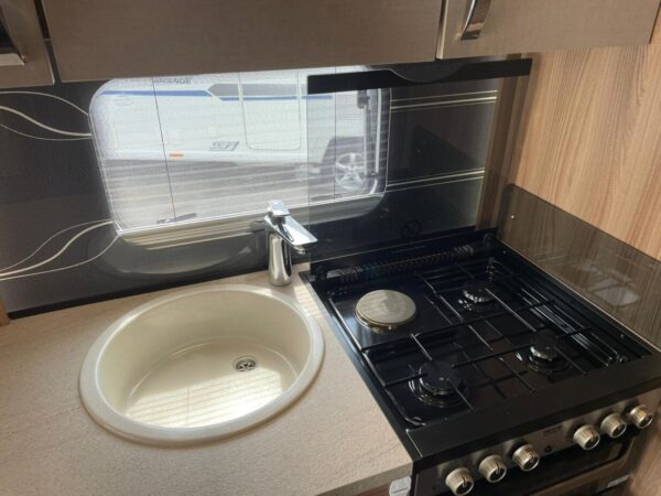 Swift Challenger 645 bj.2018 QUEENSBED,TANDEMASSER, DOUCHE - Afbeelding 29