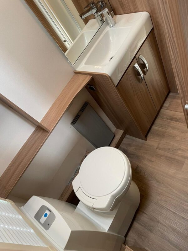 Swift Challenger 645 bj.2018 QUEENSBED,TANDEMASSER, DOUCHE - Afbeelding 36