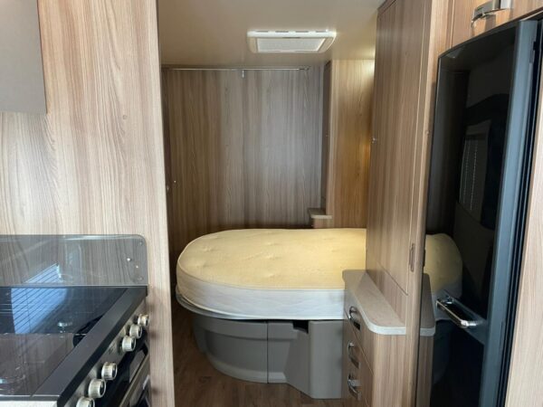 Swift Challenger 645 bj.2018 QUEENSBED,TANDEMASSER, DOUCHE - Afbeelding 24