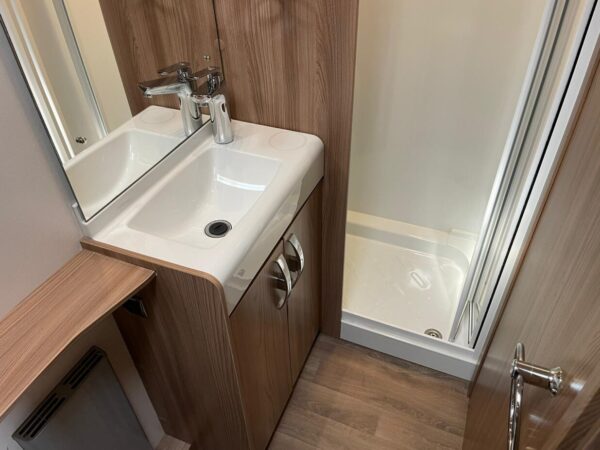 Swift Challenger 645 bj.2018 QUEENSBED,TANDEMASSER, DOUCHE - Afbeelding 37