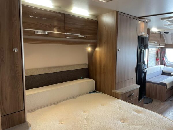 Swift Challenger 645 bj.2018 QUEENSBED,TANDEMASSER, DOUCHE - Afbeelding 23