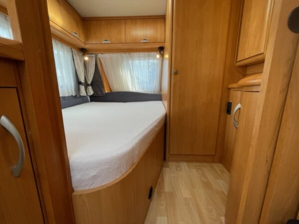 HOBBY Excellent Easy 460 UFE bj.2004, met VOORTENT en LUIFEL - Afbeelding 8