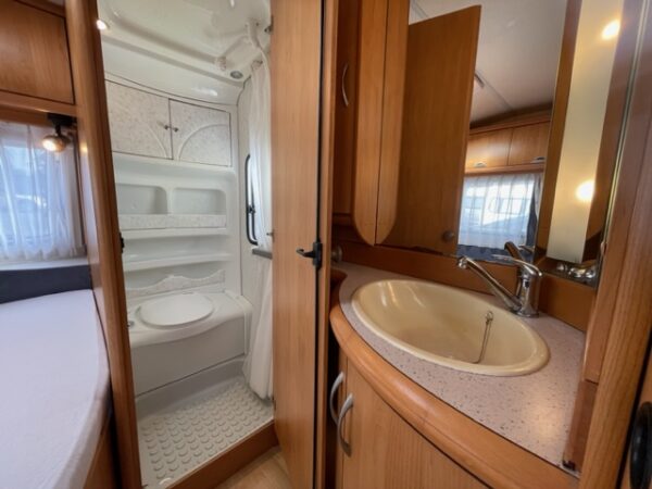 HOBBY Excellent Easy 460 UFE bj.2004, met VOORTENT en LUIFEL - Afbeelding 13