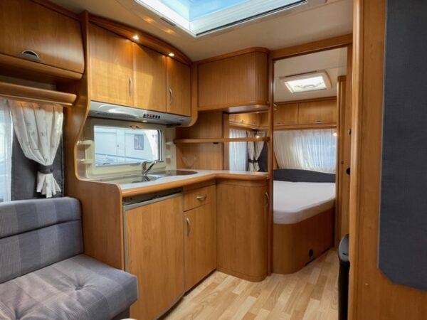 HOBBY Excellent Easy 460 UFE bj.2004, met VOORTENT en LUIFEL - Afbeelding 7