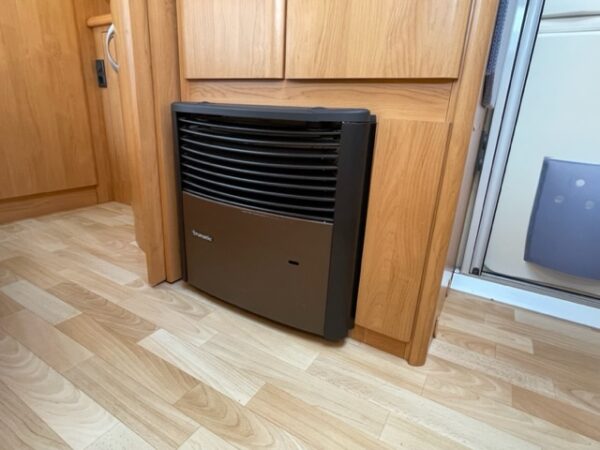 HOBBY Excellent Easy 460 UFE bj.2004, met VOORTENT en LUIFEL - Afbeelding 23