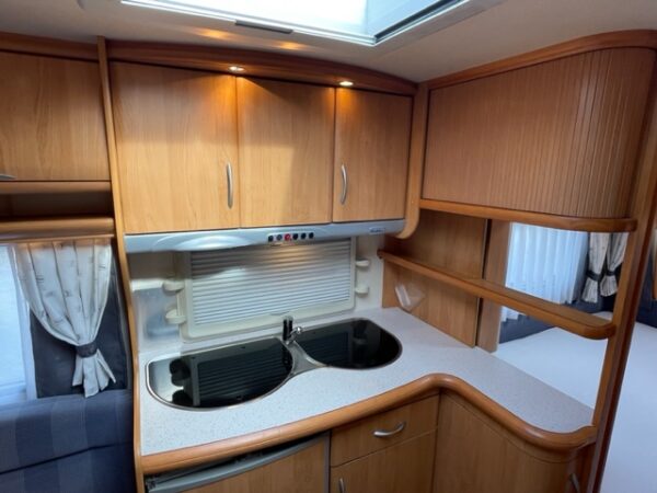 HOBBY Excellent Easy 460 UFE bj.2004, met VOORTENT en LUIFEL - Afbeelding 18