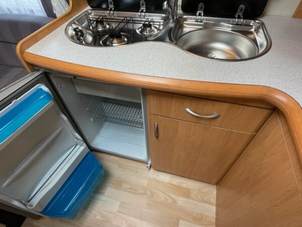 HOBBY Excellent Easy 460 UFE bj.2004, met VOORTENT en LUIFEL - Afbeelding 17