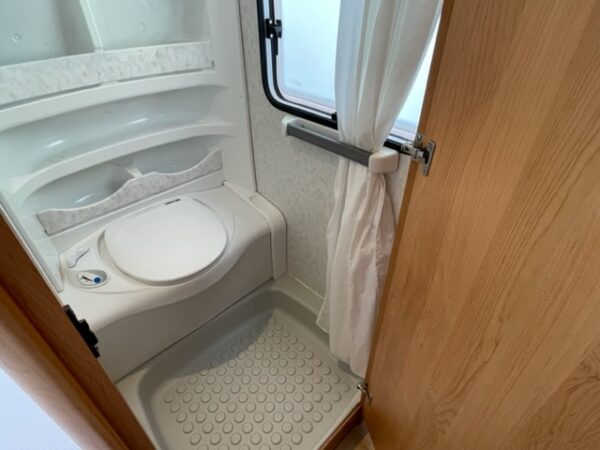 HOBBY Excellent Easy 460 UFE bj.2004, met VOORTENT en LUIFEL - Afbeelding 14