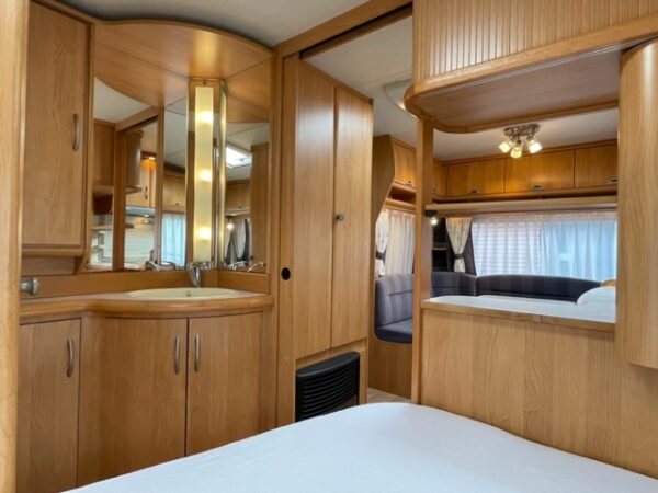 HOBBY Excellent Easy 460 UFE bj.2004, met VOORTENT en LUIFEL - Afbeelding 11