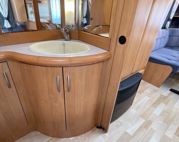 HOBBY Excellent Easy 460 UFE bj.2004, met VOORTENT en LUIFEL - Afbeelding 12