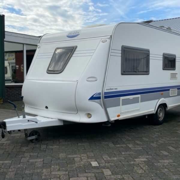 HOBBY Excellent Easy 460 UFE bj.2004, met VOORTENT en LUIFEL