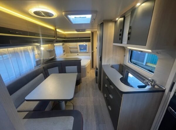 HOBBY de Luxe 560 KMFE bj.2017, 3 x STAPELBED, AICRO - Afbeelding 5