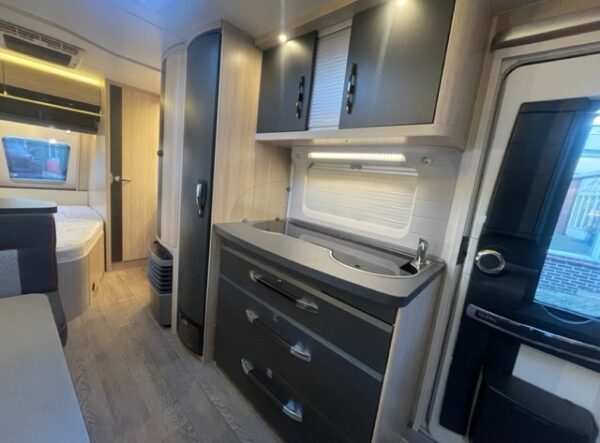 HOBBY de Luxe 560 KMFE bj.2017, 3 x STAPELBED, AICRO - Afbeelding 16