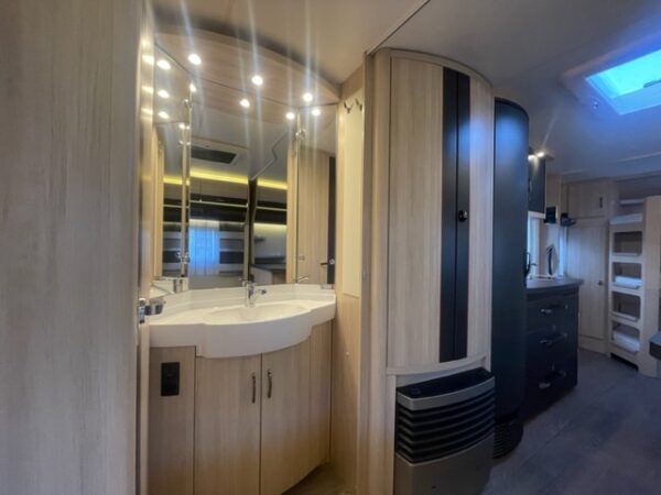 HOBBY de Luxe 560 KMFE bj.2017, 3 x STAPELBED, AICRO - Afbeelding 23