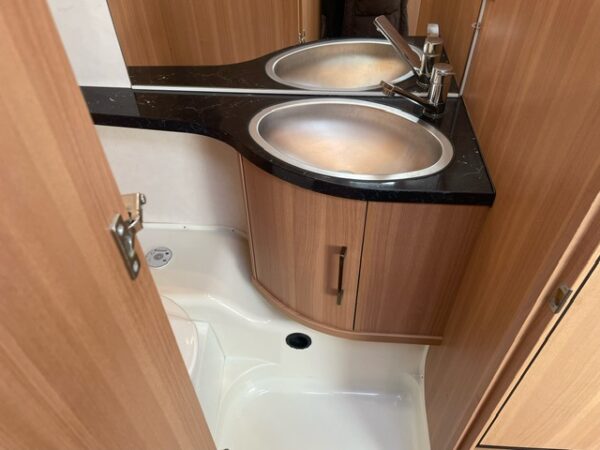 LMC Style 450D bj. 2015,MOVER NIEUWE ZAKLUIFEL EN QUEENSBED - Afbeelding 18