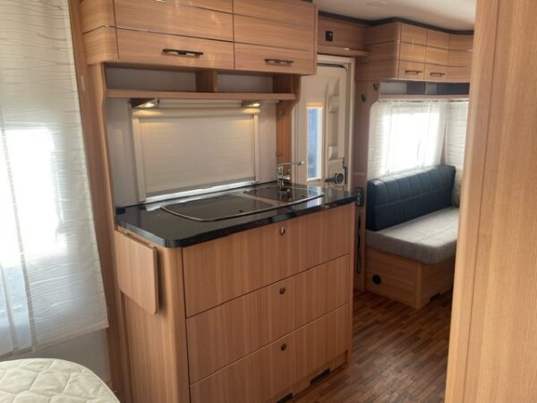 LMC Style 450D bj. 2015,MOVER NIEUWE ZAKLUIFEL EN QUEENSBED - Afbeelding 12