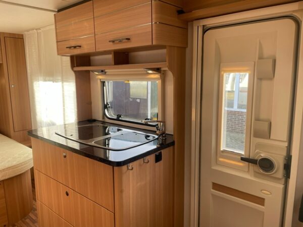 LMC Style 450D bj. 2015,MOVER NIEUWE ZAKLUIFEL EN QUEENSBED - Afbeelding 11