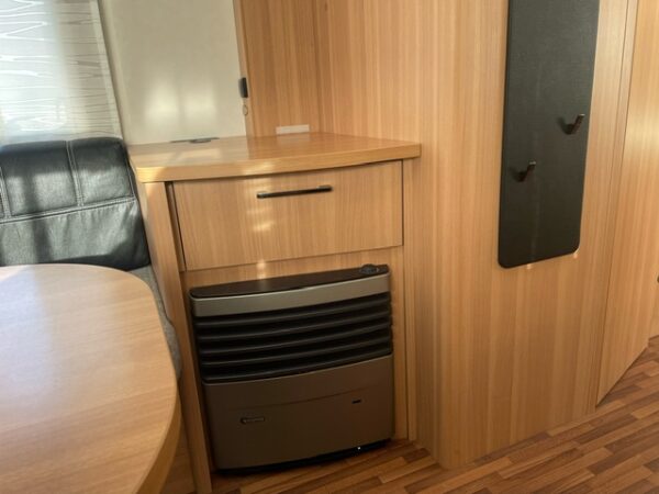 LMC Style 450D bj. 2015,MOVER NIEUWE ZAKLUIFEL EN QUEENSBED - Afbeelding 23