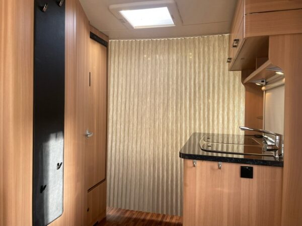 LMC Style 450D bj. 2015,MOVER NIEUWE ZAKLUIFEL EN QUEENSBED - Afbeelding 20
