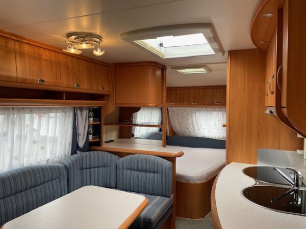 Hobby De luxe 560 Kmfe, bj.2006, 7 persoons, mover, voortent - Afbeelding 7