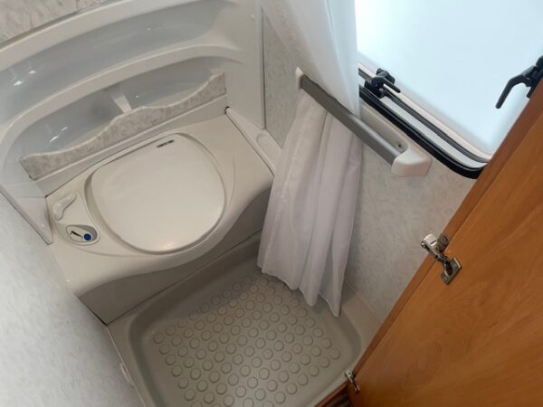 Hobby De luxe 560 Kmfe, bj.2006, 7 persoons, mover, voortent - Afbeelding 19