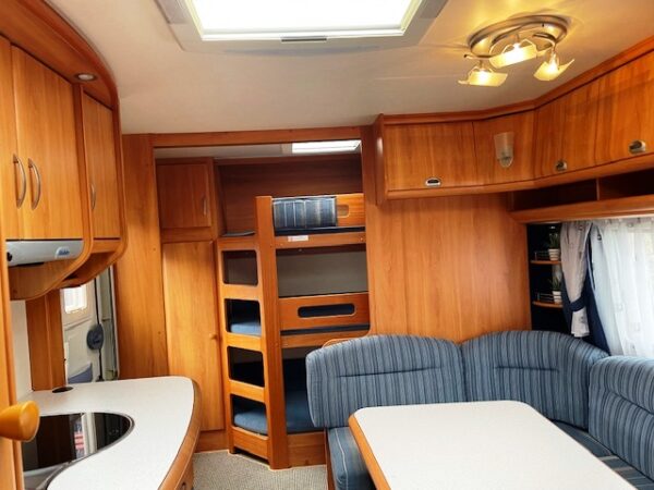 Hobby De luxe 560 Kmfe, bj.2006, 7 persoons, mover, voortent - Afbeelding 8