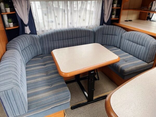 Hobby De luxe 560 Kmfe, bj.2006, 7 persoons, mover, voortent - Afbeelding 10