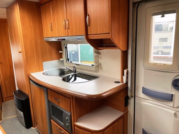 Hobby De luxe 560 Kmfe, bj.2006, 7 persoons, mover, voortent - Afbeelding 13