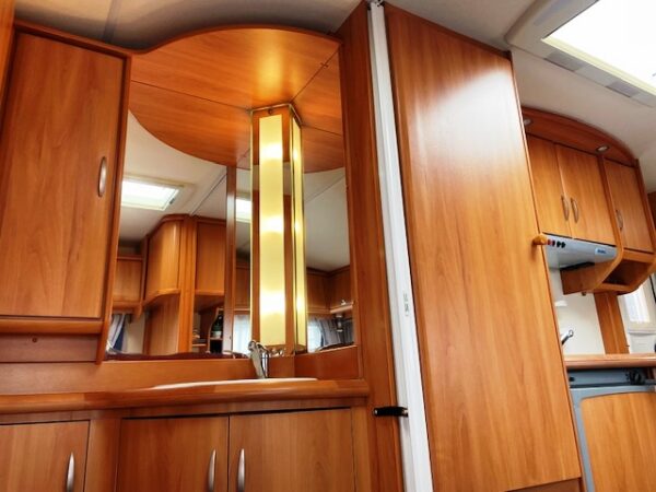Hobby De luxe 560 Kmfe, bj.2006, 7 persoons, mover, voortent - Afbeelding 16