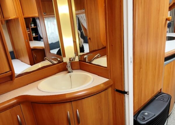 Hobby De luxe 560 Kmfe, bj.2006, 7 persoons, mover, voortent - Afbeelding 17