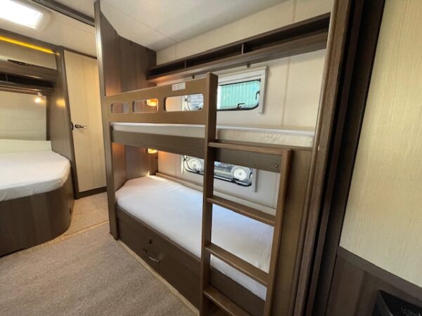 HOBBY Prestige 720 UKFE bj.2015, 7 SLAAPPLAATSEN MOVER AIRCO - Afbeelding 10