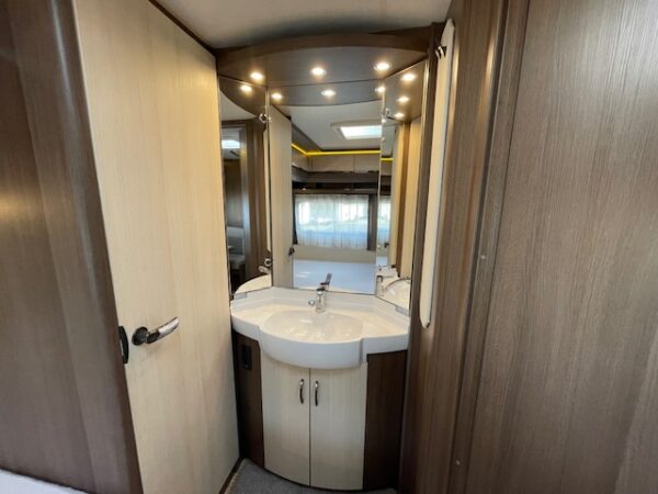 HOBBY Prestige 720 UKFE bj.2015, 7 SLAAPPLAATSEN MOVER AIRCO - Afbeelding 21
