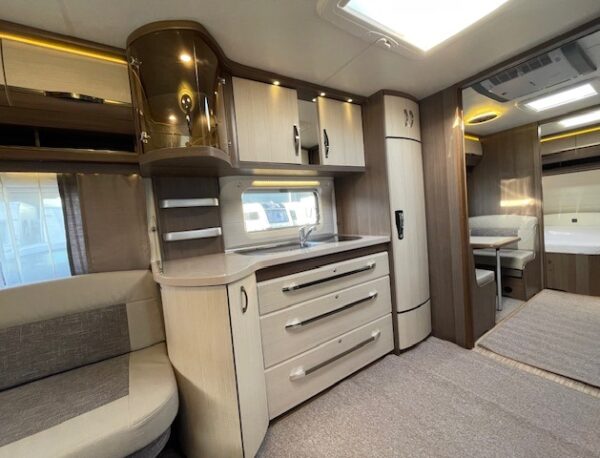 HOBBY Prestige 720 UKFE bj.2015, 7 SLAAPPLAATSEN MOVER AIRCO - Afbeelding 14